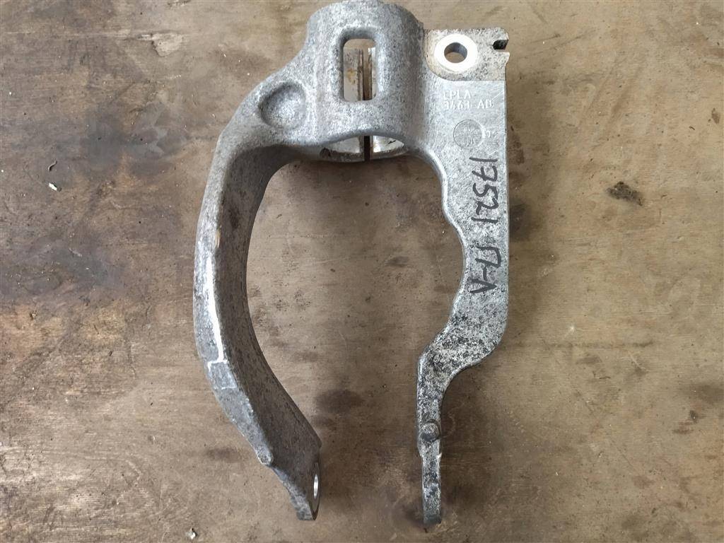 вилка амортизатора Land Rover Range Rover Sport 2 поколение L494 2017, 3.0 л., дизель, АКПП, передний привод, CPLA3463AB, CPLA3463AC, LR105283, CPLA3463AA, LR038819, CPLA3463AB - фото №1