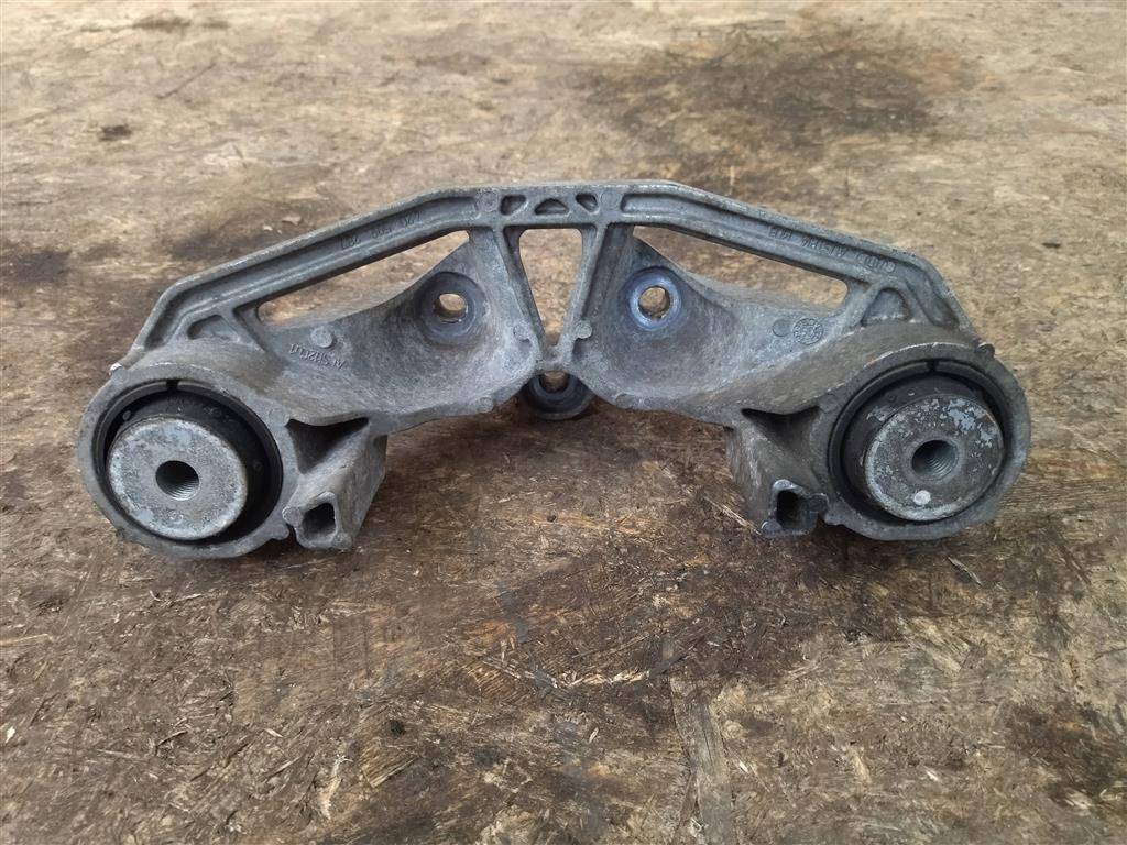 кронштейн редуктора Audi R8 42 2008, 4.0 л., TFSI, бензин, АКПП, купе, передний привод, 420599287, 420599287 - фото №1