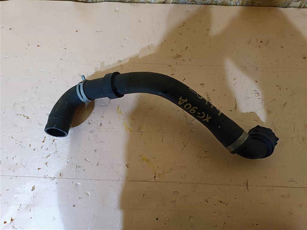 патрубок радиатора Volvo XC90 2 поколение 2019, 2.0 л., дизель, АКПП, передний привод, 31474845, 31474845 - фото №1