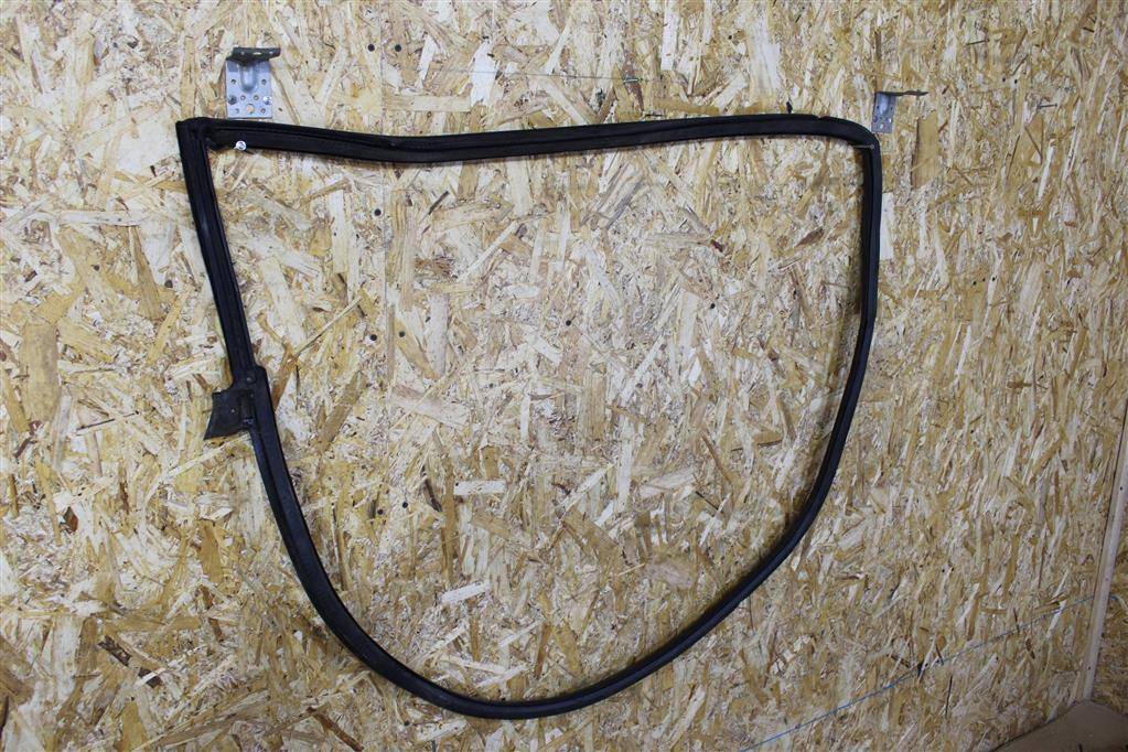 уплотнитель двери Audi R8 42 2008, 4.0 л., TFSI, бензин, АКПП, купе, передний привод, 420831707C, 420831707C - фото №1