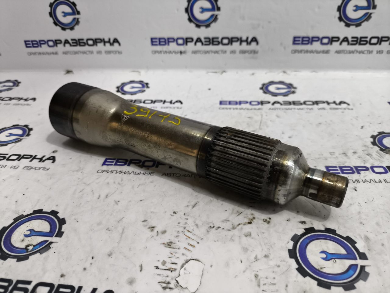 полуось (приводной вал, ШРУС) Bentley Continental GT 3 поколение 2023, 4.0 л., CVD, бензин, АКПП, красный, купе, полный привод, правый руль, 0DS307309, DS307309 - фото №1