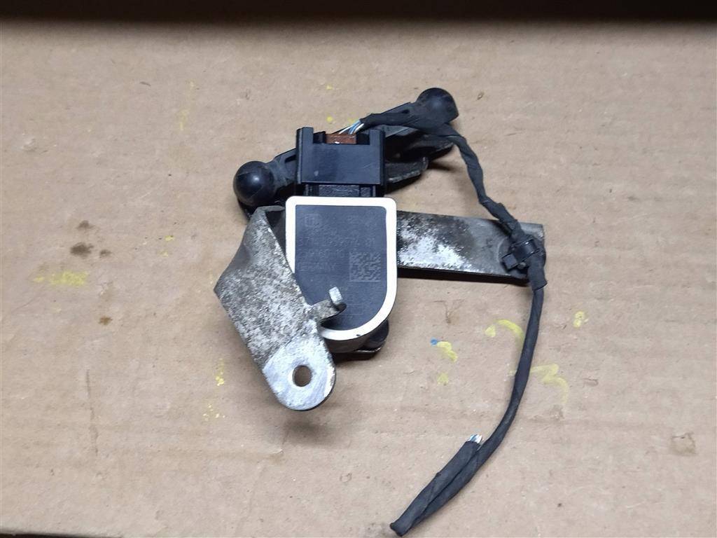 датчик дорожного просвета BMW 6 GT G32 2017, 3.0 л., дизель, АКПП, полный привод, правый руль, 6860843, 37146860843, 37146870000, 6870000, 2959574 - фото №1