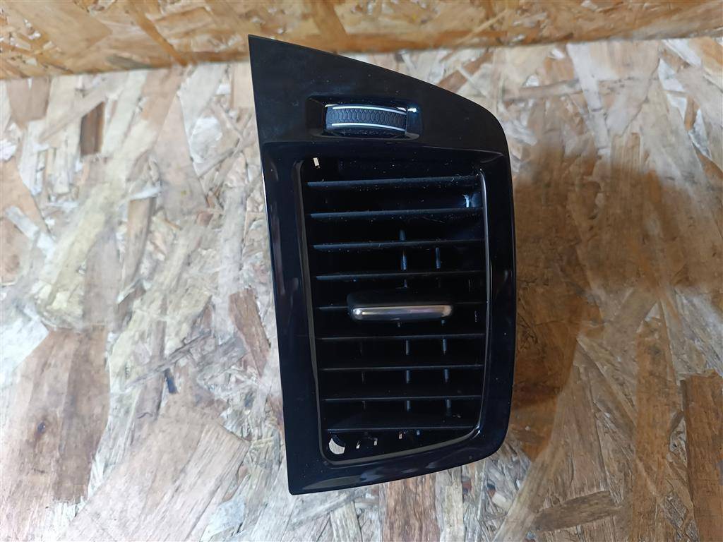 дефлектор обдува салона Volvo XC90 2 поколение 2019, 2.0 л., бензин, АКПП, передний привод, 31651282, 31651282 - фото №1