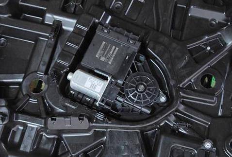 моторчик стеклоподъемника Volvo XC90 2 поколение 2018, 2.0 л., дизель, АКПП, передний привод, 31674756, 31674756, 89 - фото №1