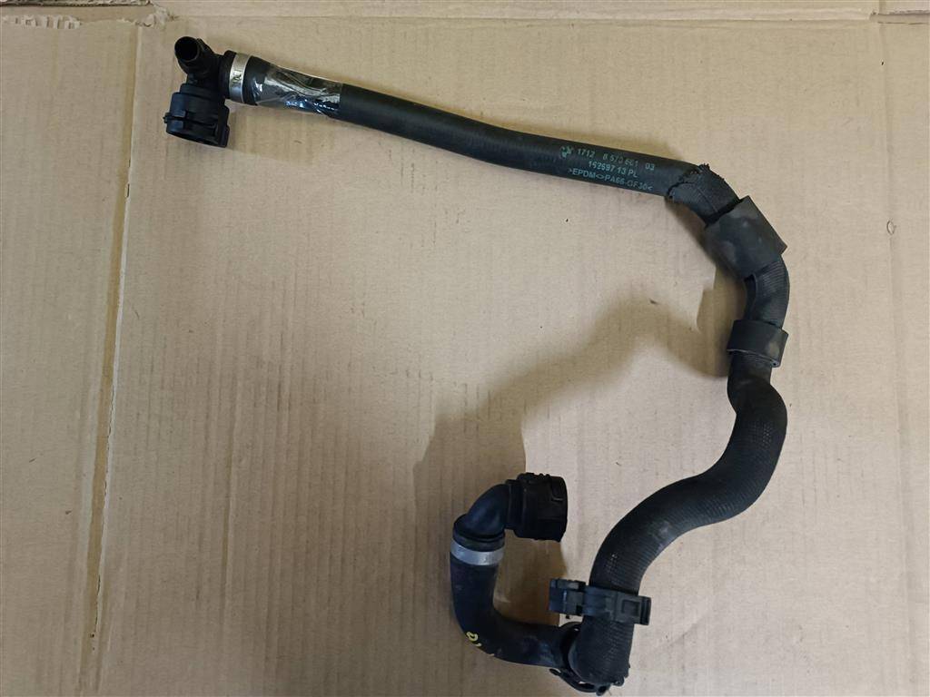 патрубок радиатора BMW X6 F16 2015, 3.0 л., D, N57 D30 C, дизель, АКПП, внедорожник 5 дв., полный привод, 17128511303, 17128511304 - фото №1