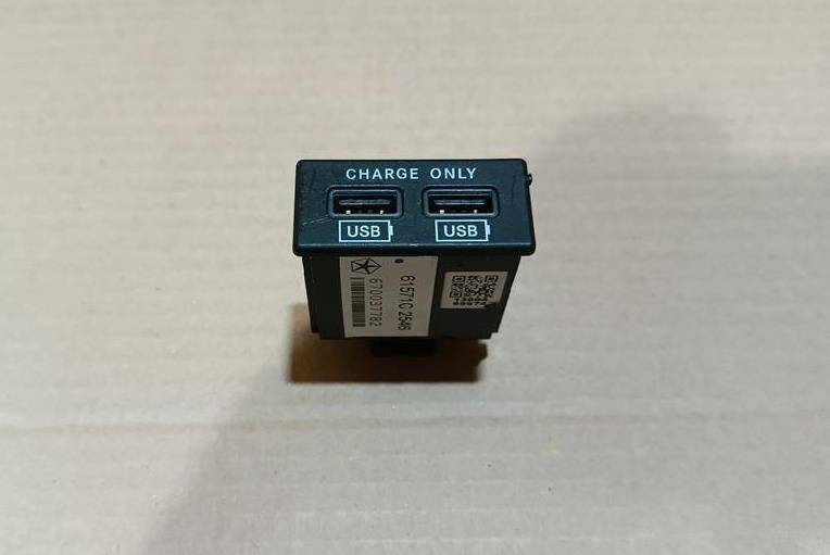 блок управления USB Maserati Levante 1 поколение M161 2017, 3.0 л., дизель, АКПП, передний привод, 670037782, 670037782 - фото №1