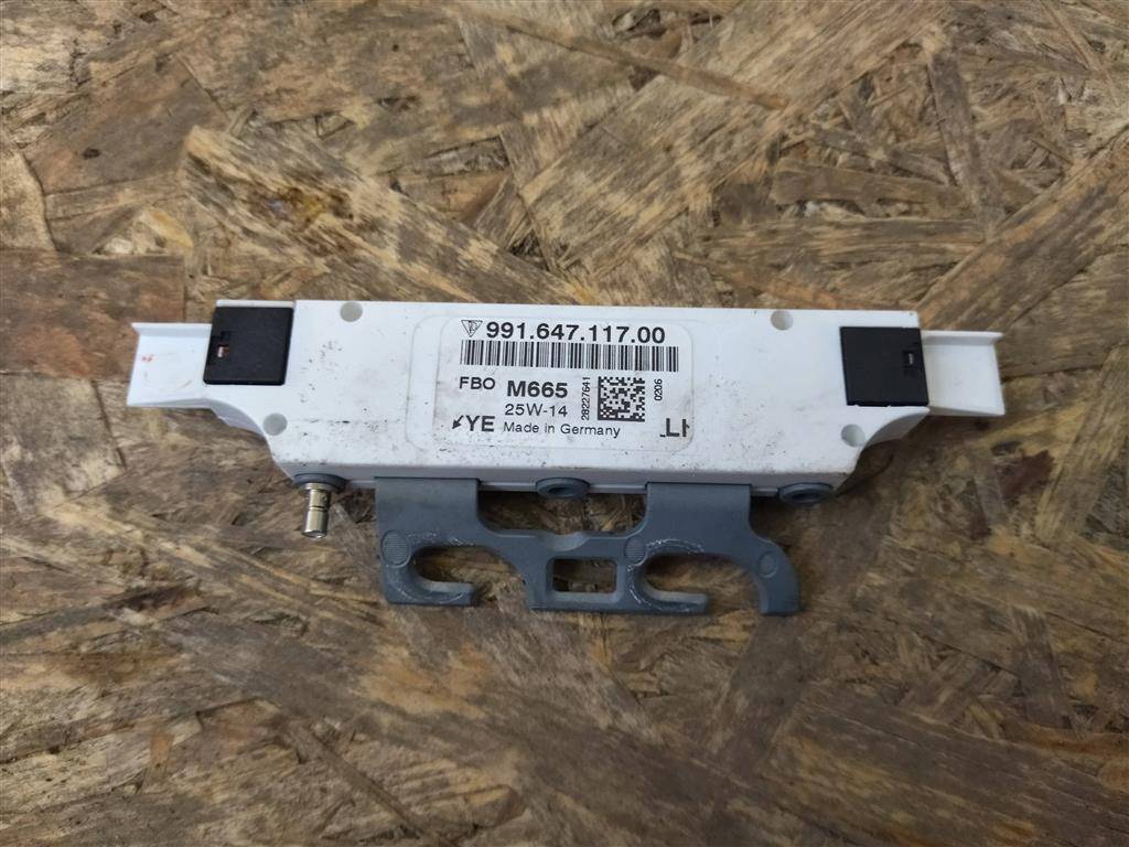 усилитель антенны Porsche 911 991 2014, 3.4 л., бензин, АКПП, задний привод, 99164711700, 99164711700 - фото №1