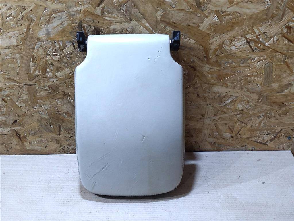 Подлокотник центральной консоли Land Rover Range Rover 4 поколение L405 2013, 4.4 л., дизель, АКПП, полный привод, правый руль, LR100145, JK52K14181A, LR100145, JK52K14181AC8NUG, LR160015, JK52K14181AD8NUG - фото №1