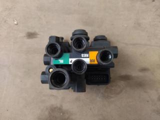 блок клапанов пневмоподвески Land Rover Range Rover Sport 2 поколение L494 2014, 5.0 л., бензин, АКПП, передний привод, CPLA5B710BB, CPLA5B710BB