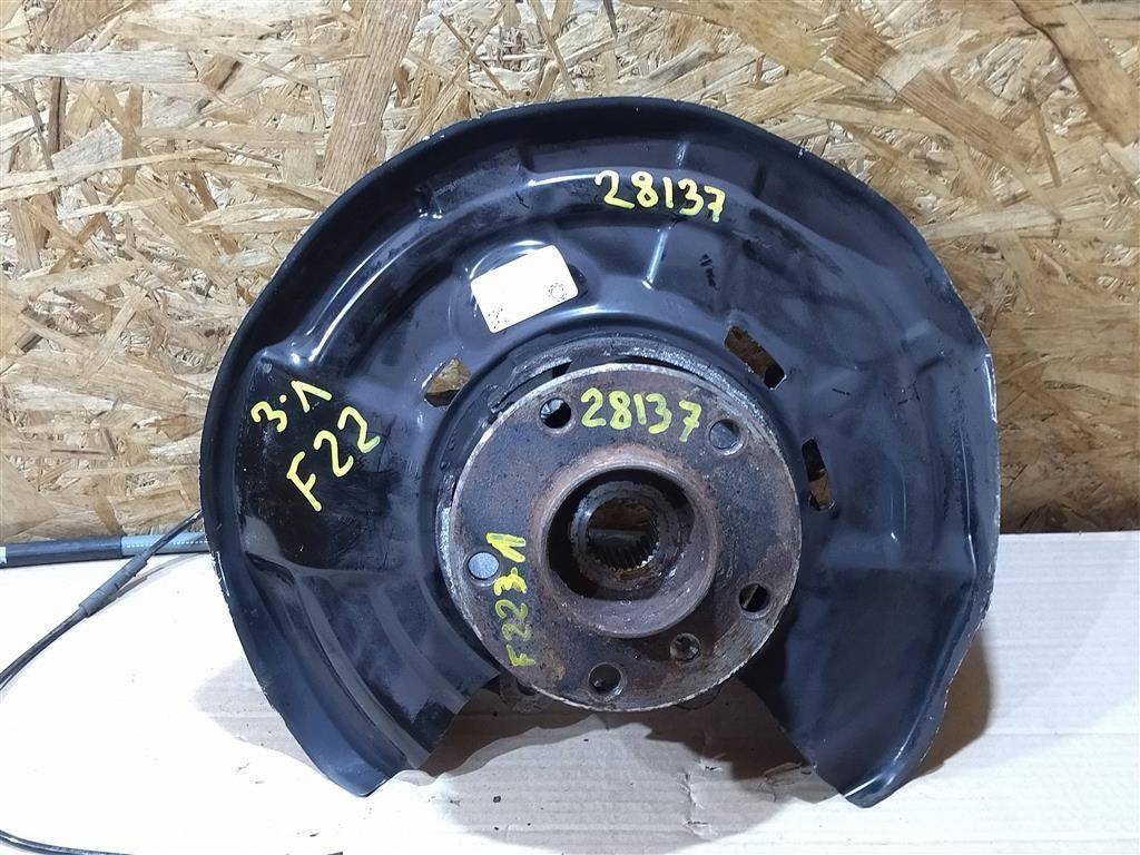 кулак задний левый BMW 2 серия F22/F23 2017, 3.0 л., АКПП, передний привод, 33326792515, 33326792516 - фото №1