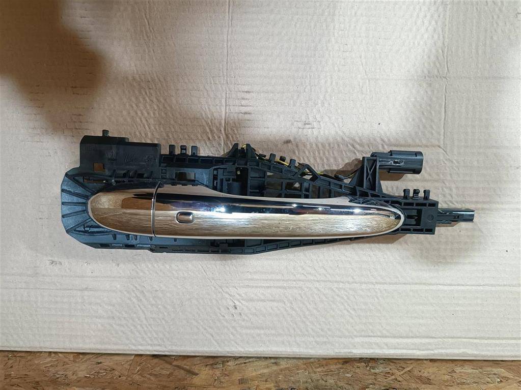 ручка наружная Maserati Levante 1 поколение M161 2017, 3.0 л., дизель, АКПП, передний привод, 68211282AB, 68211282AB - фото №1