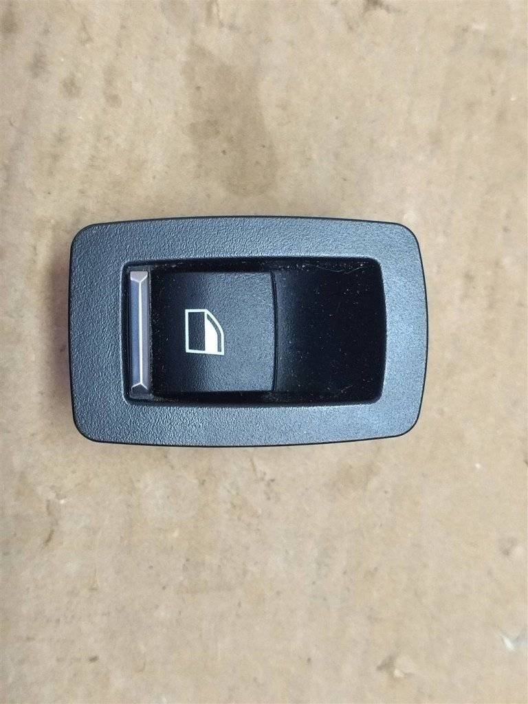 кнопка стеклоподъемника двери BMW X6 F16 2015, 3.0 л., D, N57 D30 C, дизель, АКПП, внедорожник 5 дв., полный привод, 613, 9361936, 9361936 - фото №1