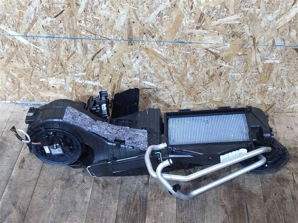 отопитель в сборе (печка) Mercedes-Benz E-Класс W213/S213/C238/A238 W213 2017, 2.0 л., CDi, дизель, АКПП, передний привод - фото №1