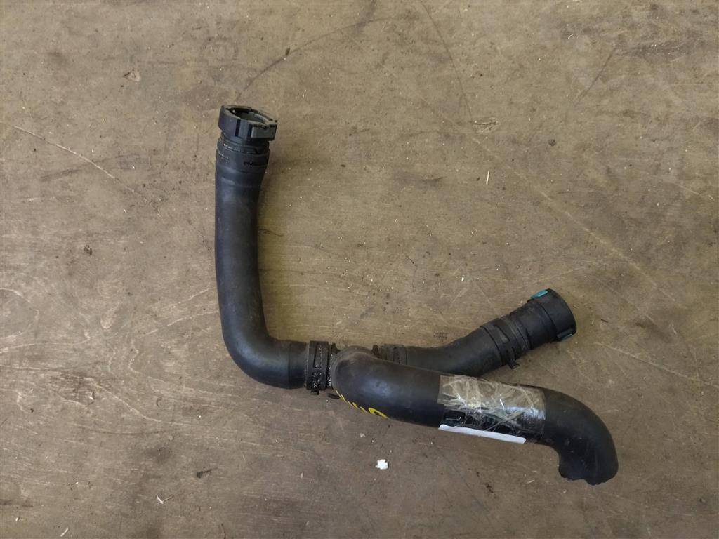 патрубок (трубопровод, шланг) Land Rover Range Rover 4 поколение L405 2015, 4.4 л., дизель, АКПП, полный привод, правый руль, LR022718, LR022718, AL3Q9Y439DA - фото №1