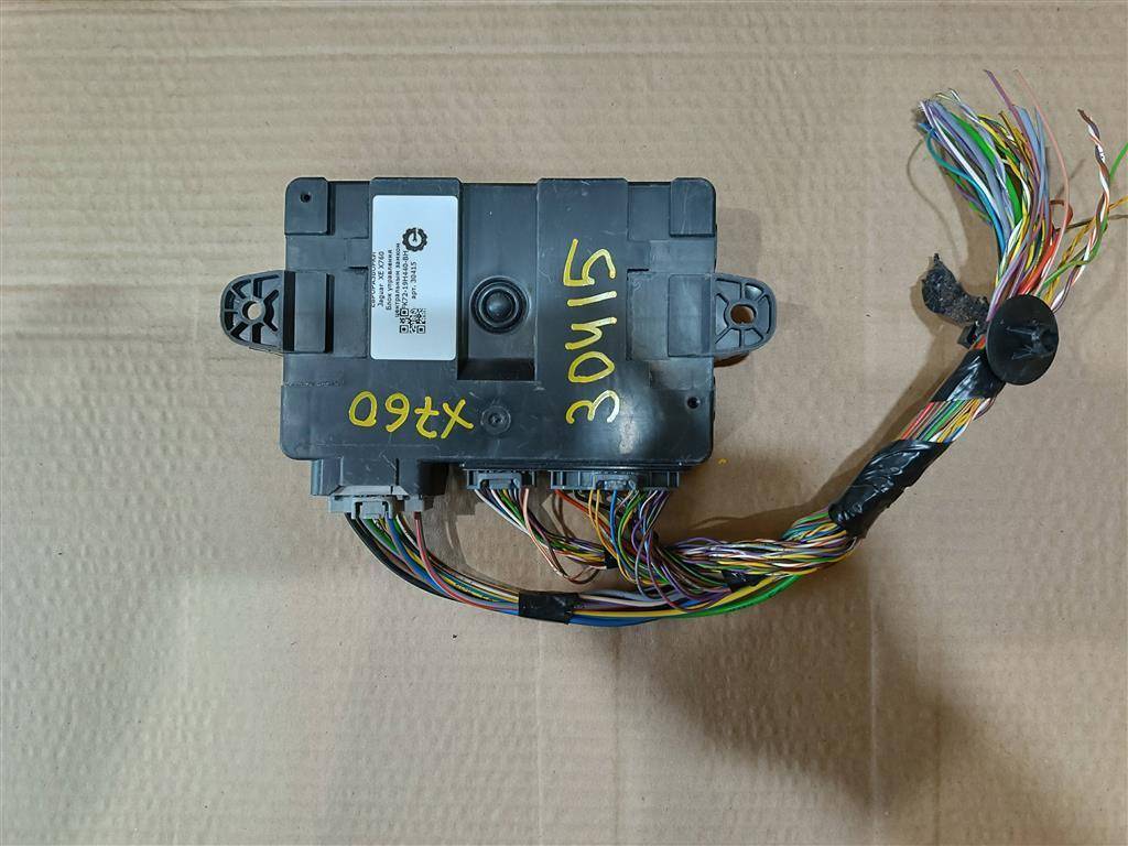 блок управления центральным замком Jaguar XE 1 поколение X760 2015, 2.0 л., дизель, АКПП, передний привод, LR080744, FK7219H440BH, J9C16073, J9C16073 - фото №1