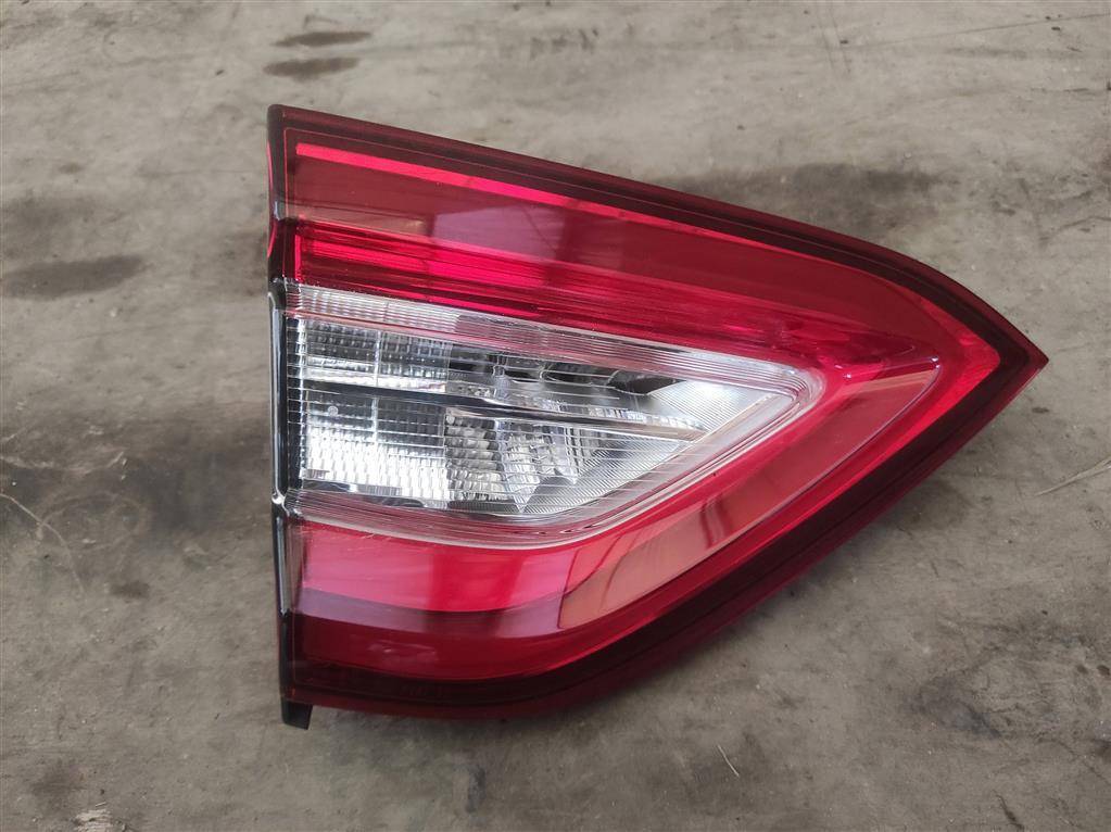 фонарь крышки багажника левый Maserati Levante 1 поколение M161 2017, 3.0 л., дизель, АКПП, передний привод, 670100870, 20680103 - фото №1