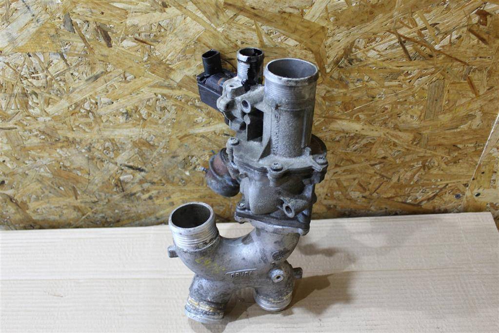 клапан EGR Land Rover Range Rover 4 поколение L405 2014, 4.4 л., дизель, АКПП, полный привод, правый руль, LR062675, CPLA98659DB, LR036508, CPLA98659DA, LR036508, LR057899, CPLA98659FA - фото №1