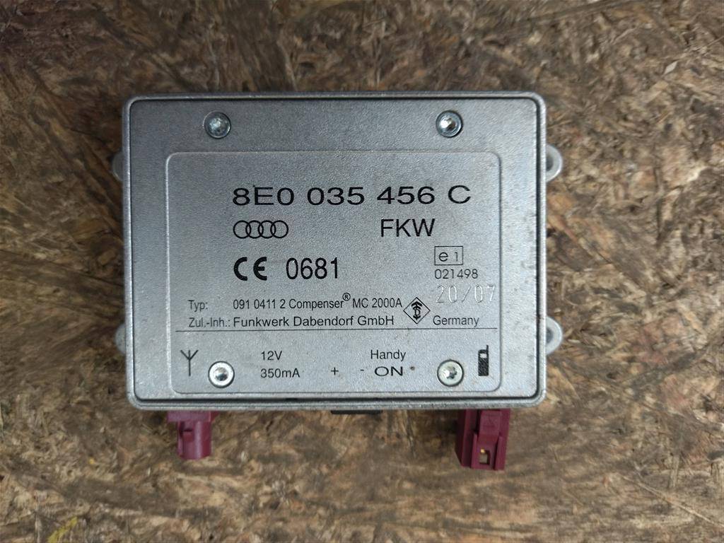 усилитель антенны Audi R8 42 2008, 4.0 л., TFSI, бензин, АКПП, купе, передний привод, 8E0035456, 8E0035456, 8E0035456A, 8E0035456C - фото №1