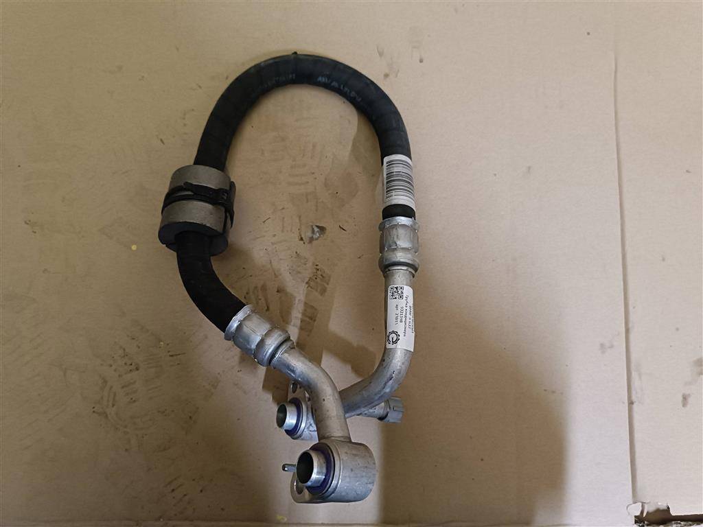 трубка кондиционера BMW 6 GT G32 2017, 3.0 л., дизель, АКПП, полный привод, правый руль, 64539321598, 64539321599 - фото №1