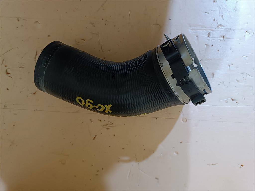 патрубок интеркулера Volvo XC90 2 поколение 2019, 2.0 л., бензин, АКПП, передний привод, 31657738, 31657738 - фото №1