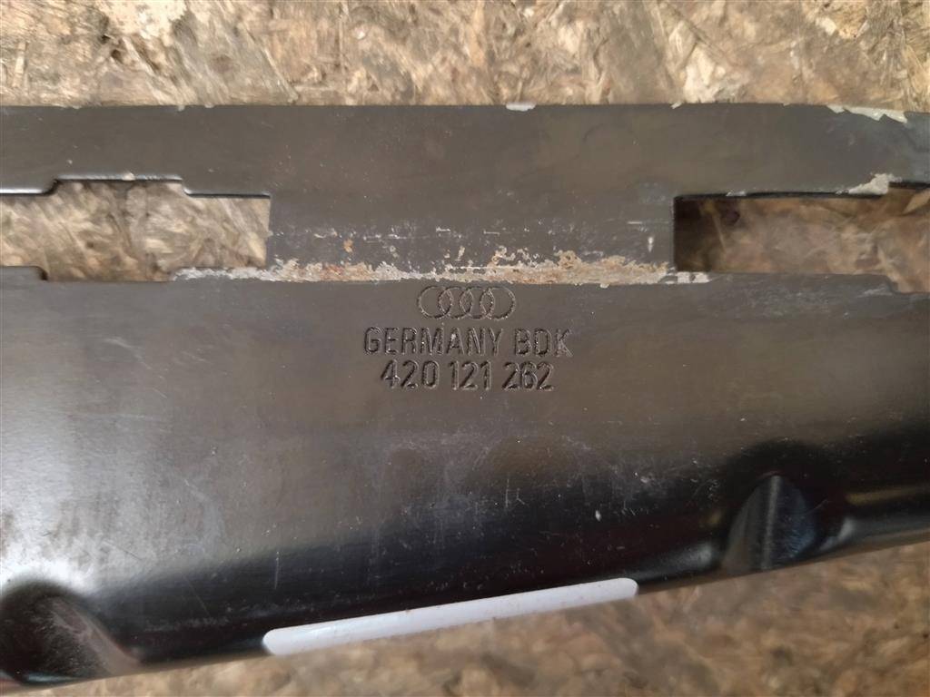 кронштейн радиатора Audi R8 42 2008, 4.0 л., TFSI, бензин, АКПП, купе, передний привод, 420121262, 420121262, 420121262B - фото №1