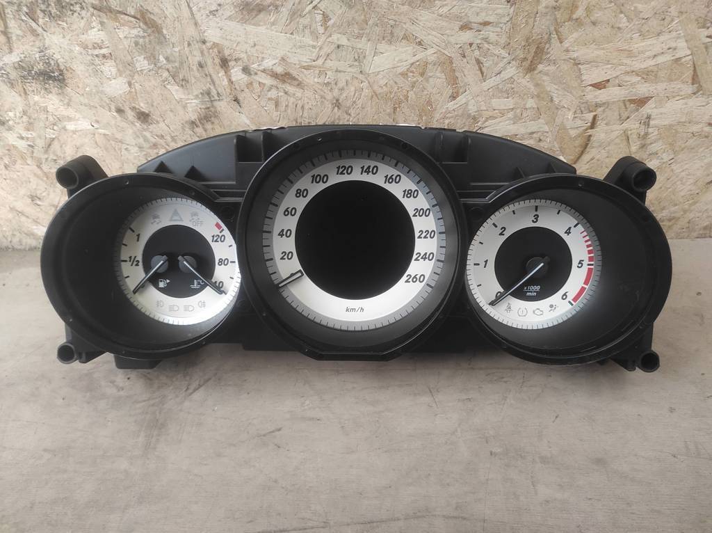 щиток приборов (приборная панель) Mercedes-Benz CLS-Класс C218/X218 W218 2012, 3.0 л., CDi, дизель, АКПП, передний привод, A2189007302, A2189007302 - фото №1