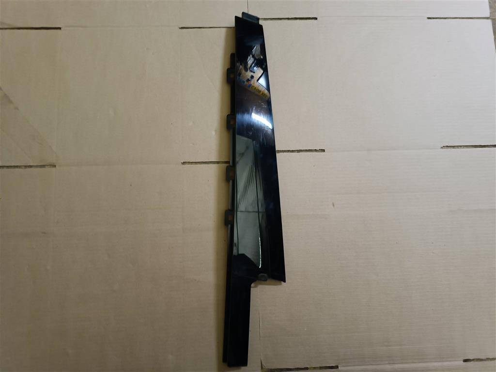 молдинг двери задней правой Land Rover Discovery 5 поколение L462 2019, 3.0 л., дизель, АКПП, передний привод, LR105993, HY32255A80A, LR105993, HY32255A80AE, LR148869, HY32255A80AF - фото №1