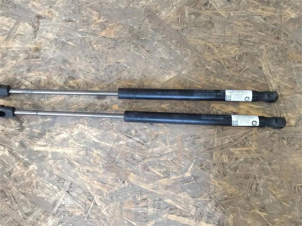 амортизатор капота Maserati Quattroporte 6 поколение 2014, 3.0 л., дизель, АКПП, передний привод, 670007295, 670007295 - фото №1