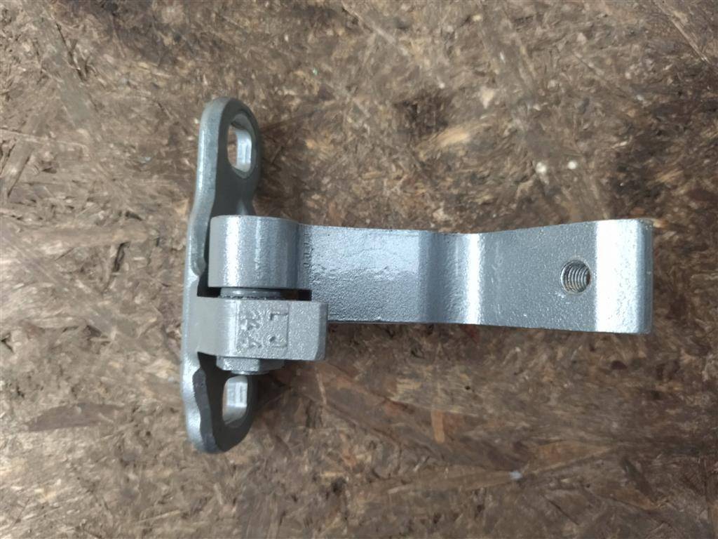 петля двери Volvo XC90 2 поколение 2019, 2.0 л., дизель, АКПП, передний привод, 31424589 - фото №1