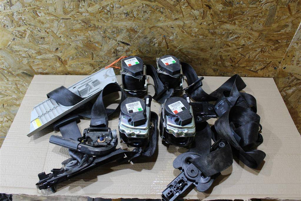 ремень безопасности Land Rover Range Rover 4 поколение L405 2015, 4.4 л., дизель, АКПП, полный привод, правый руль, CPLA611B09GB8PVJ - фото №1