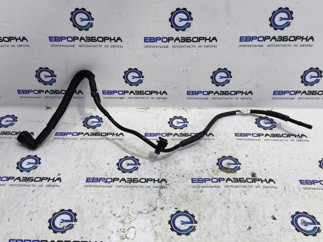 трубка вакуумная Bentley Continental GT 3 поколение 2023, 4.0 л., CVD, бензин, АКПП, красный, купе, полный привод, правый руль, 3SA145739C - фото №1