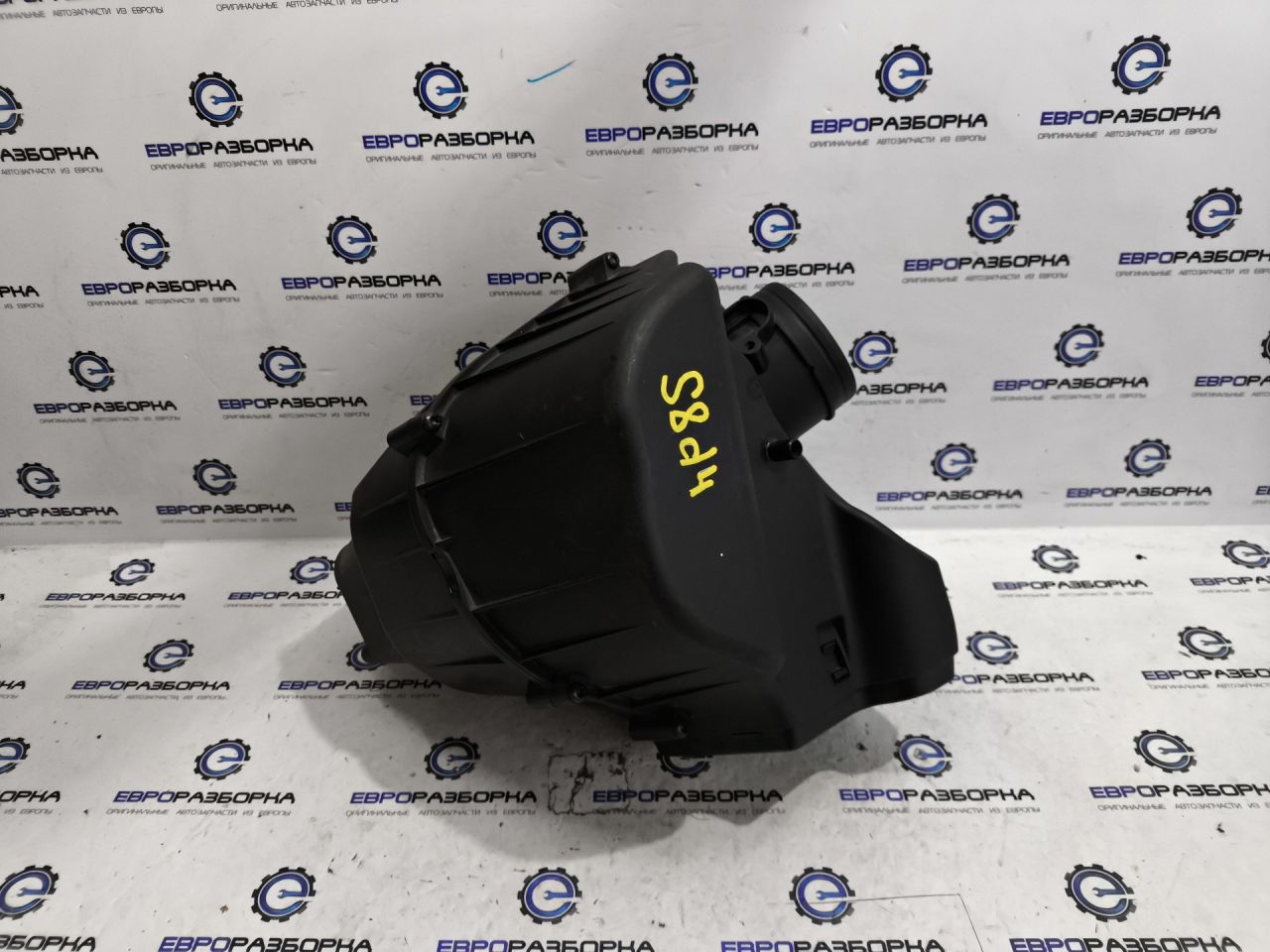 корпус воздушного фильтра Audi S8 D4 2013, 4.0 л., TFSI, АКПП, передний привод, 4H0133824T - фото №1