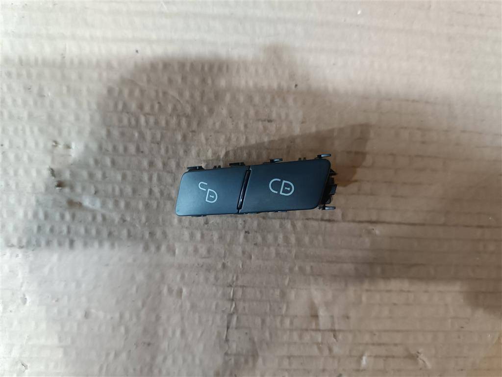 кнопка центрального замка Mercedes-Benz M-Класс W166 2014, 3.0 л., CDi, дизель, АКПП, передний привод, A2049058402, A2049058402 - фото №1