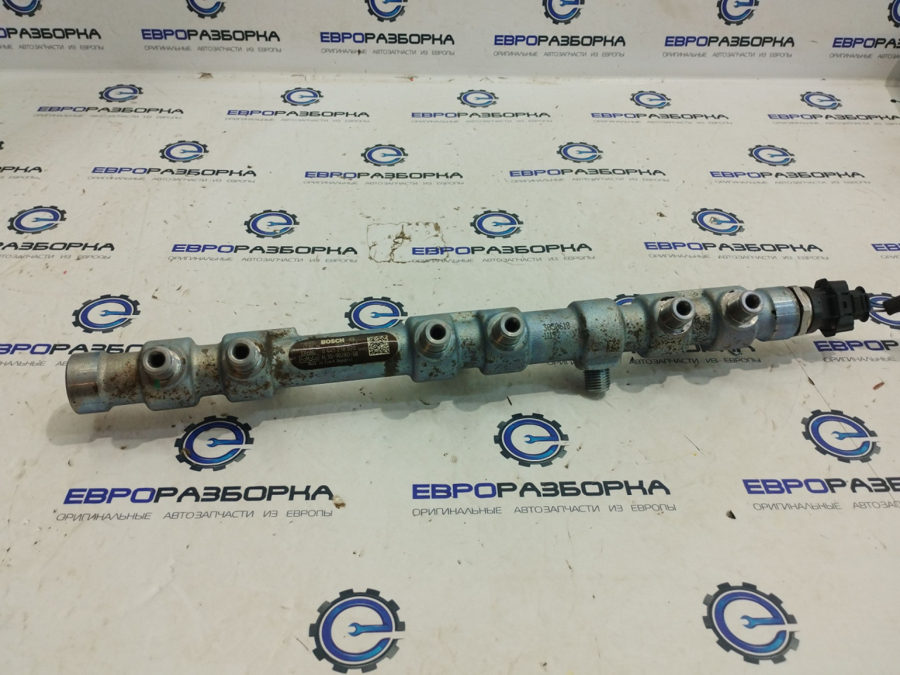 топливная рампа Land Rover Range Rover 4 поколение L405 2014, 4.4 л., дизель, АКПП, полный привод, правый руль, LR022982, AL3Q9D280GB, 0445218020, LR164040, AL3Q9D280GC - фото №1