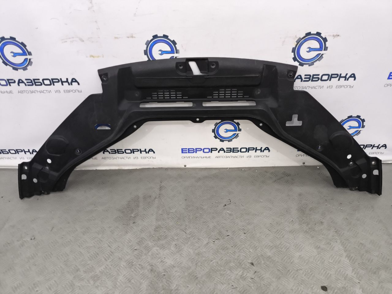 накладка декоративная Maserati Levante 1 поколение M161 2019, 3.0 л., бензин, АКПП, 670042318, 670105696 - фото №1