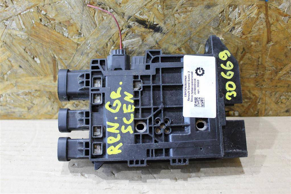 блок предохранителей Renault Grand Scenic 3 поколение 2011, 1.0 л., АКПП, передний привод, 243800011R, PRT07830 - фото №1