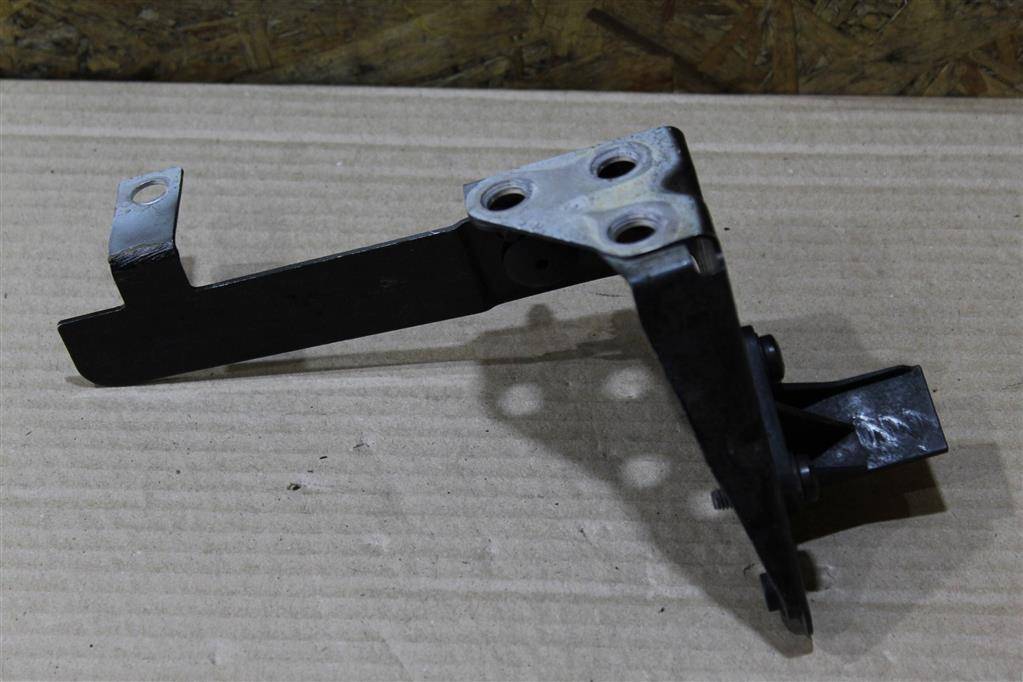 кронштейн (крепление) Audi R8 42 2008, 4.0 л., TFSI, бензин, АКПП, купе, передний привод, 420806419, 420806419 - фото №1