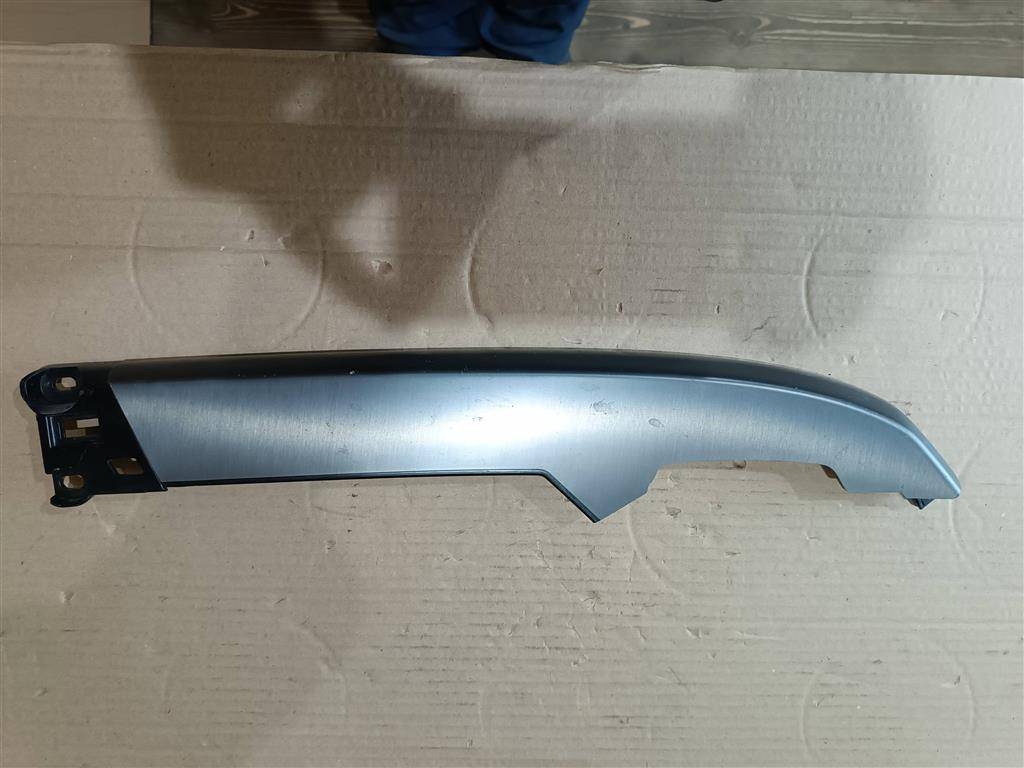 Декоративная накладка центральной консоли Land Rover Discovery 5 поколение L462 2019, 3.0 л., дизель, АКПП, передний привод, HY32640E72, LR081273, LR081275, HY32640E72CC, HY32640E72BC, HY32640E72AB, LR081274 - фото №1