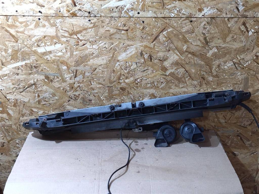 передняя панель крепления облицовки (телевизор) Audi R8 42 2008, 4.0 л., TFSI, бензин, АКПП, купе, передний привод, 420805563E - фото №1