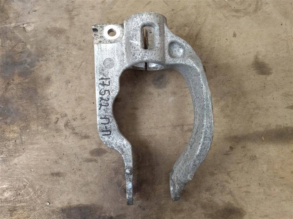 вилка амортизатора Land Rover Range Rover Sport 2 поколение L494 2017, 3.0 л., дизель, АКПП, передний привод, LR038818, CPLA3462AB, CPLA3462AB, CPLA3462AA, LR105282, CPLA3462AC - фото №1