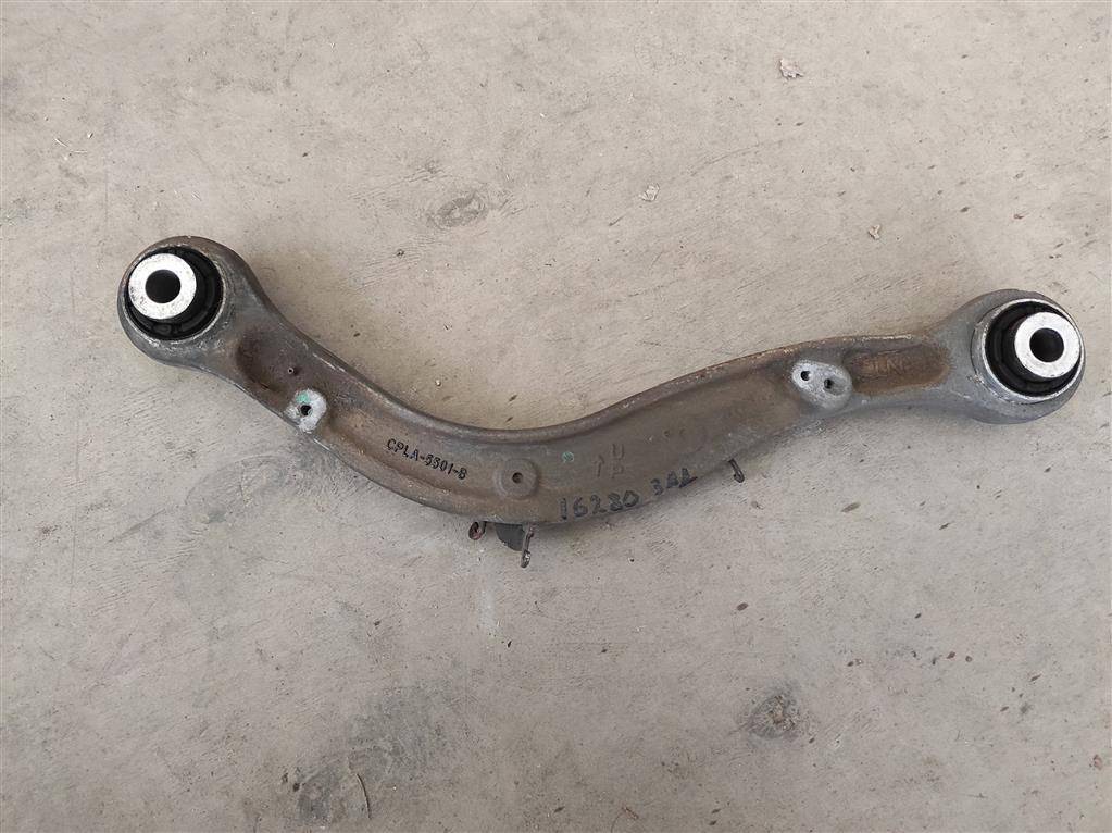 рычаг задний Land Rover Range Rover 4 поколение L405 2015, 4.4 л., дизель, АКПП, полный привод, правый руль, CPLA5501B, CPLA5500BA, CPLA5500BB, CPLA5500BC, LR139241, LR172512, LR037690, CPLA5501B - фото №1