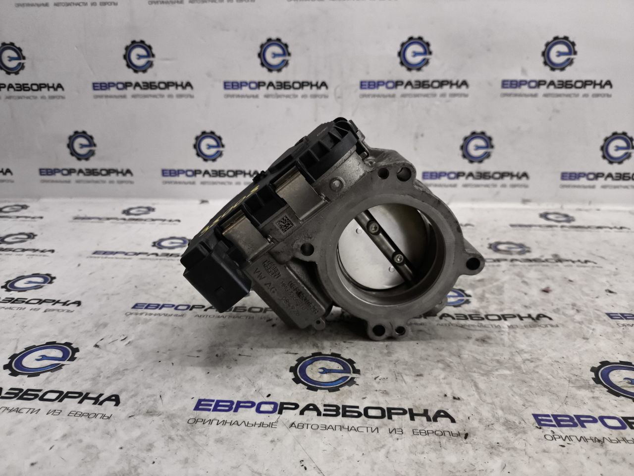 заслонка дроссельная Audi Q8 4M 4M8 2021, 3.0 л., TFSI, DCBD, бензин, АКПП, черный металлик, внедорожник 5 дв., полный привод, правый руль, 06M133062H, 06M133062L - фото №1