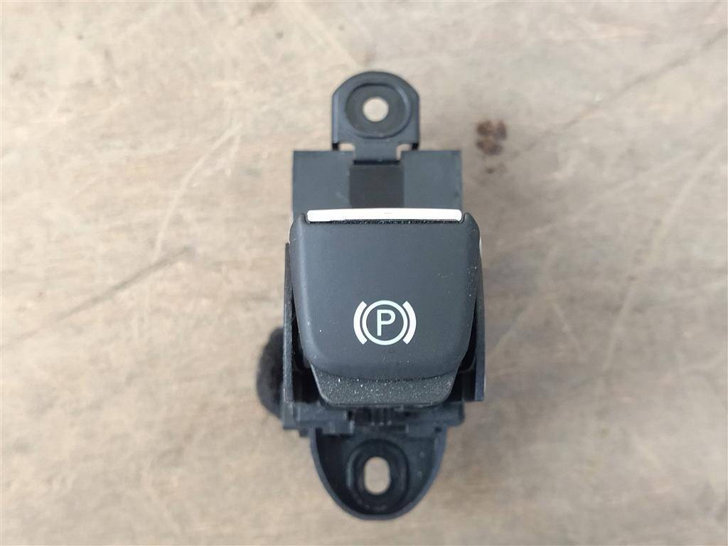 кнопка ручного тормоза (ручника) Maserati Levante 1 поколение M161 2020, 3.0 л., дизель, АКПП, передний привод, 670044769, 670044769 - фото №1