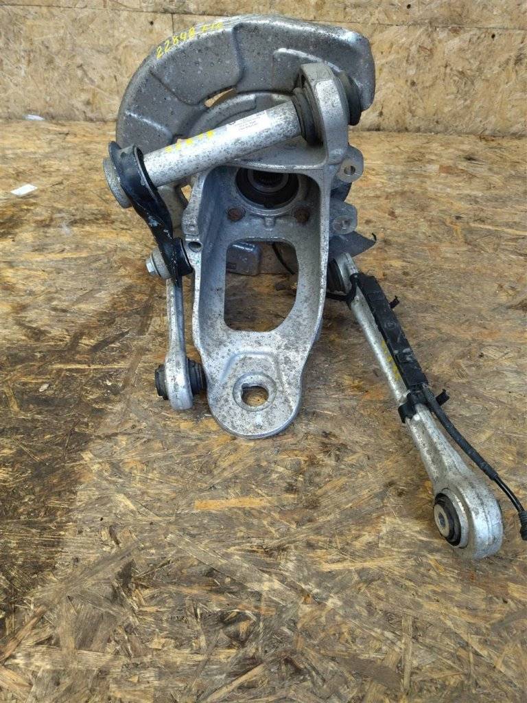 кулак задний левый BMW X6 F16 2015, 3.0 л., D, N57 D30 C, дизель, АКПП, внедорожник 5 дв., полный привод, 33326879101, 6879101, 33326796001, 6770969, 33326795047, 6795047, 3332677098, 6770981, 6770983, 6879101 - фото №1