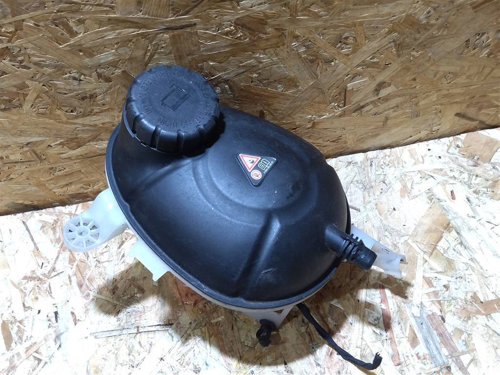 бачок расширительный Mercedes-Benz E-Класс W213/S213/C238/A238 W213 2017, 2.0 л., CDi, дизель, АКПП, передний привод, A2055000049, A2055000049, 0106160031, 2055000049, 3006171276, A0009061505, A2535401404 - фото №1