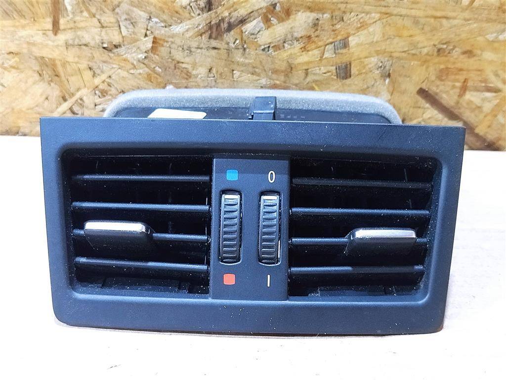 дефлектор обдува салона BMW M3 E90/E92/E93 E90 2010, 4.0 л., i, S65 B40 A, бензин, АКПП, седан, задний привод, правый руль, 64226932023, 64226932024, 6932024 - фото №1