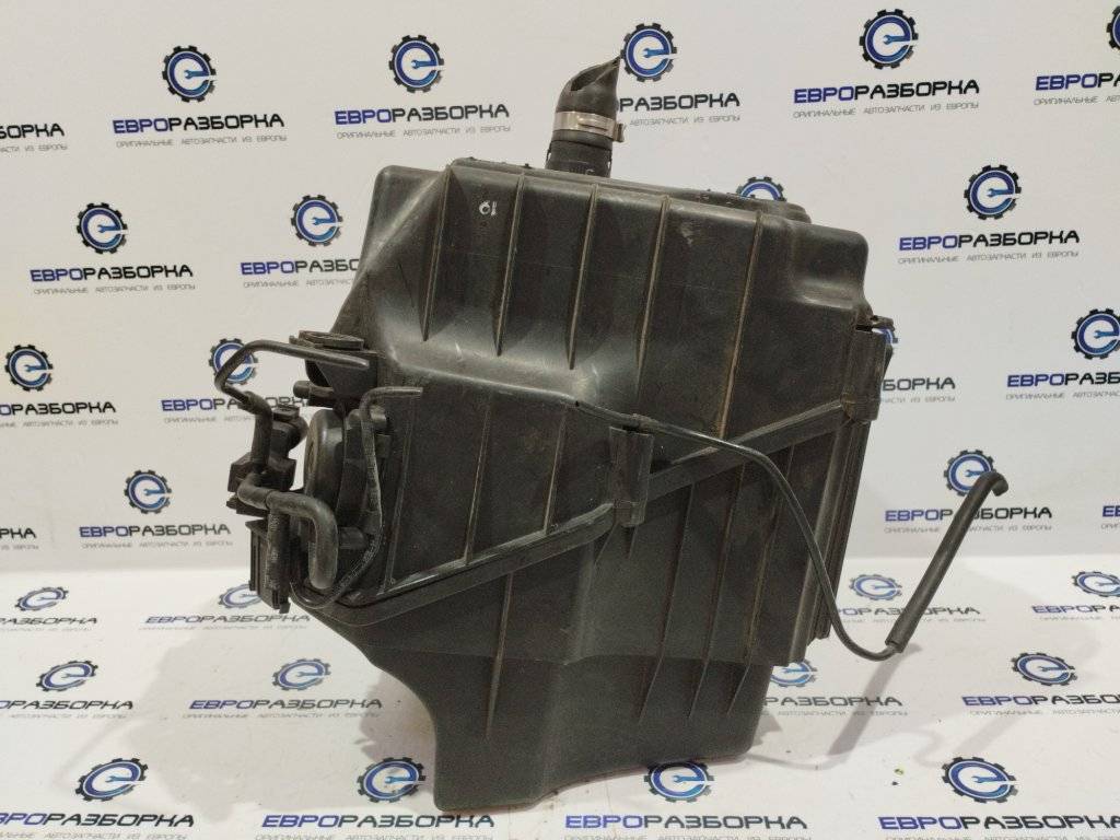 корпус воздушного фильтра Audi S8 D4 2013, 4.0 л., TFSI, АКПП, передний привод, 07L133836P - фото №1