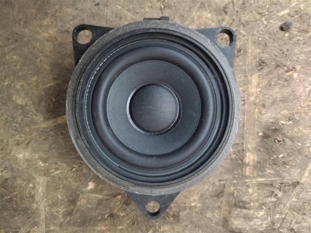 динамик высокочастотный (пищалка) Volvo XC90 2 поколение 2019, 2.0 л., дизель, АКПП, передний привод, 31489045, 31489045 - фото №1