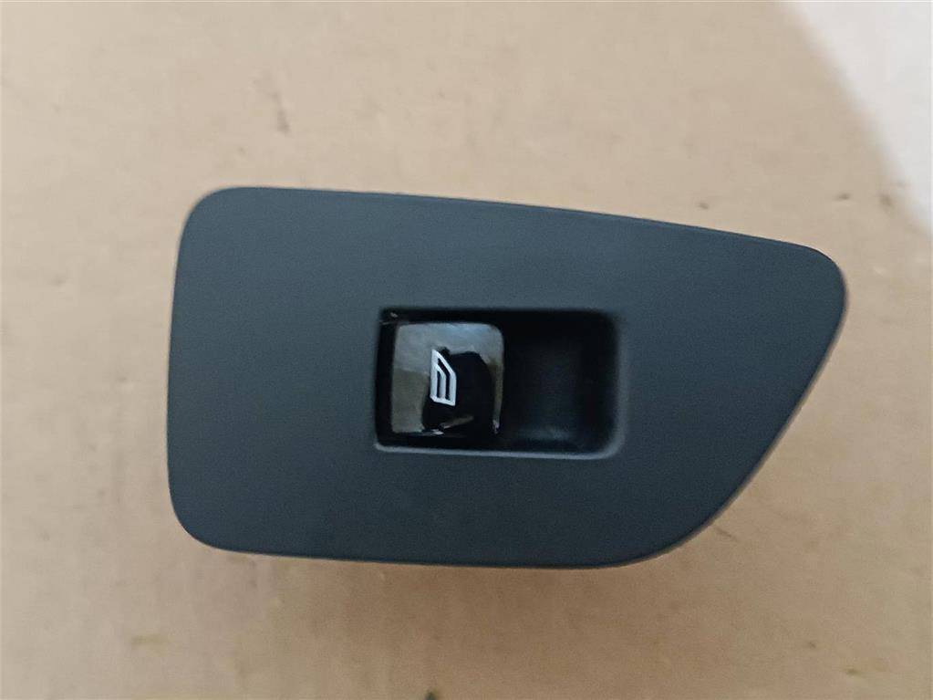 кнопка стеклоподъемника двери Volvo XC90 2 поколение 2019, 2.0 л., дизель, АКПП, передний привод, 31376458, 31376458 - фото №1