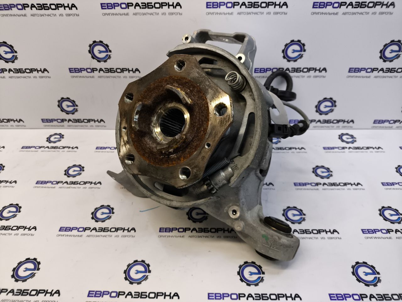 кулак задний правый Bentley Continental GT 3 поколение 2023, 4.0 л., CVD, бензин, АКПП, красный, купе, полный привод, правый руль, 971505436J - фото №1